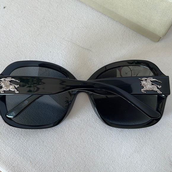 UNISEX AUTHENTIC SUNGLASSES BURBERRY. - Picture 10 of 13